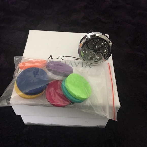 π―3/$30 Anavia Essential Oil Car Vent Diffuser - Picture 4 of 4